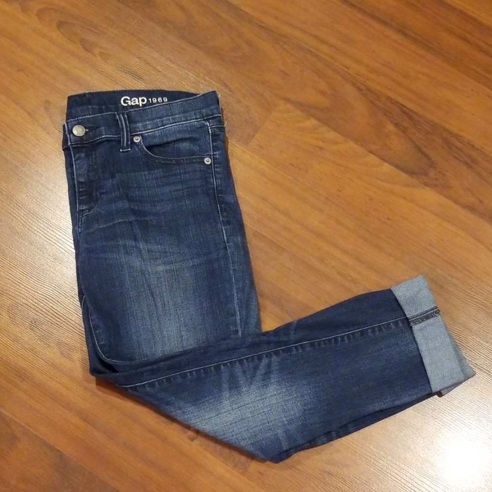 Like new gap cropped cuffed denim